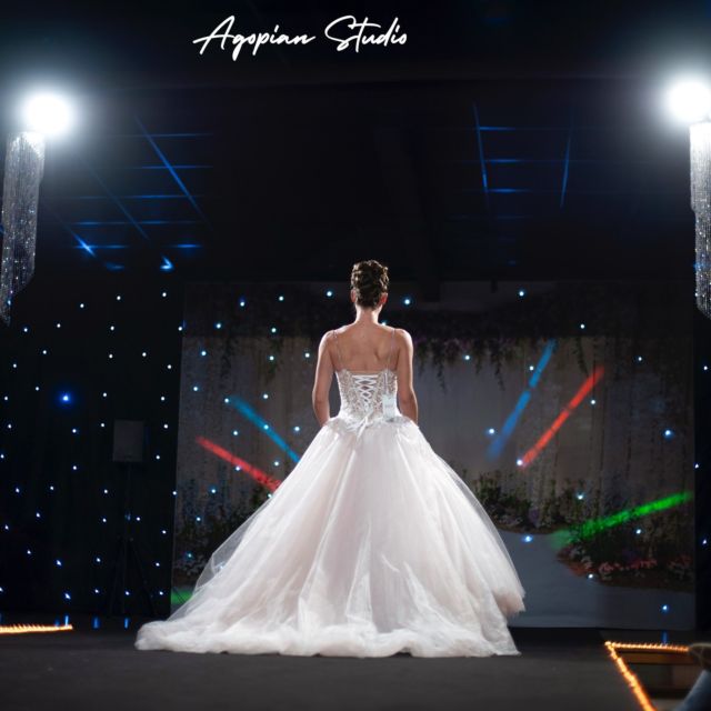 J'ai l'immense plaisir de partager avec vous les photos que j'ai réalisées lors du dernier salon du mariage magnifiquement organisé par @coupdefoudreceremonie15 à #arpajonsurcere (les codes d'accès sont en fin de cette publication.

Les sublimes coiffures sont l'oeuvre de @lhairdutemps15 
Les maquillages de @b_glamorous__ 
Les photos de votre serviteur @agopian_studio 

Etaient également présents lors de ce salons nos amis :
- location de véhicules : @cantaladeuche 
- hôtel lieu de réception : @hotel_aurena_aurillac 
- cavistes : @les_3_caves_aurillac & @volcanic_wines_france 
- bijouterie alliances : @bijouterieblancaurillac 
- fleuriste : #plaisirdefleur 
- cours de danse : @vbdanse15 
- wedding planner : @labagueaudoigt_wedding 
- dragées, chocolatier : #jeffdebrugesaurillac 

Les photos sont visibles à partir de mon site : www.agopian-studio.com
- Identifiant : PK6-AGOPIAN515
- Mot de passe : MARIAGE 

#cantal #aveyron #aurillac #vicsurcere #figeac #rodez #maurs #MaursLaJolie #thiezac #badailhac #pailherols #Yolet #Ytrac #lerougetpers #Jussac #Naucelles #mauriac #massiac #saintflour #StFlour #gioudemamou